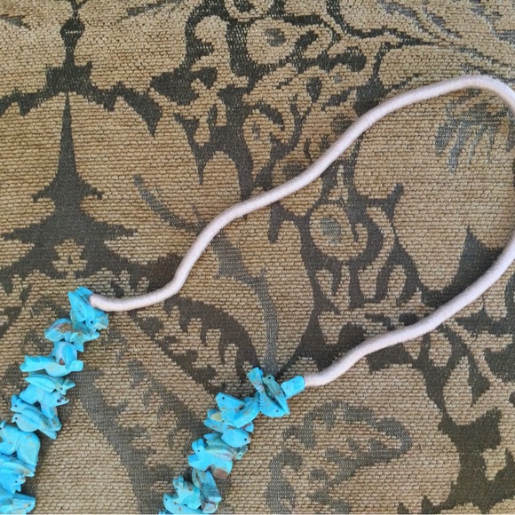 Vintage - Native American Authentic Hand Carved Turquoise Fetish Necklace - Picture 10 of 13